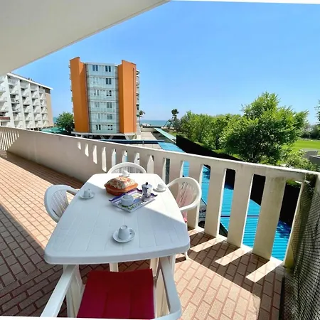 Enjoy A Cozy With Large Terrace Appartamento Porto Santa Margherita di Caorle
